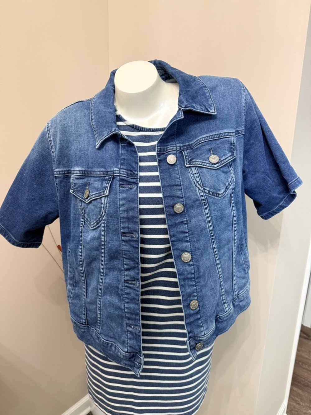 Torrid Womens Plus Sz 1 Trucker Jacket Blue Denim 1X Short Sleeve Adjustable EC